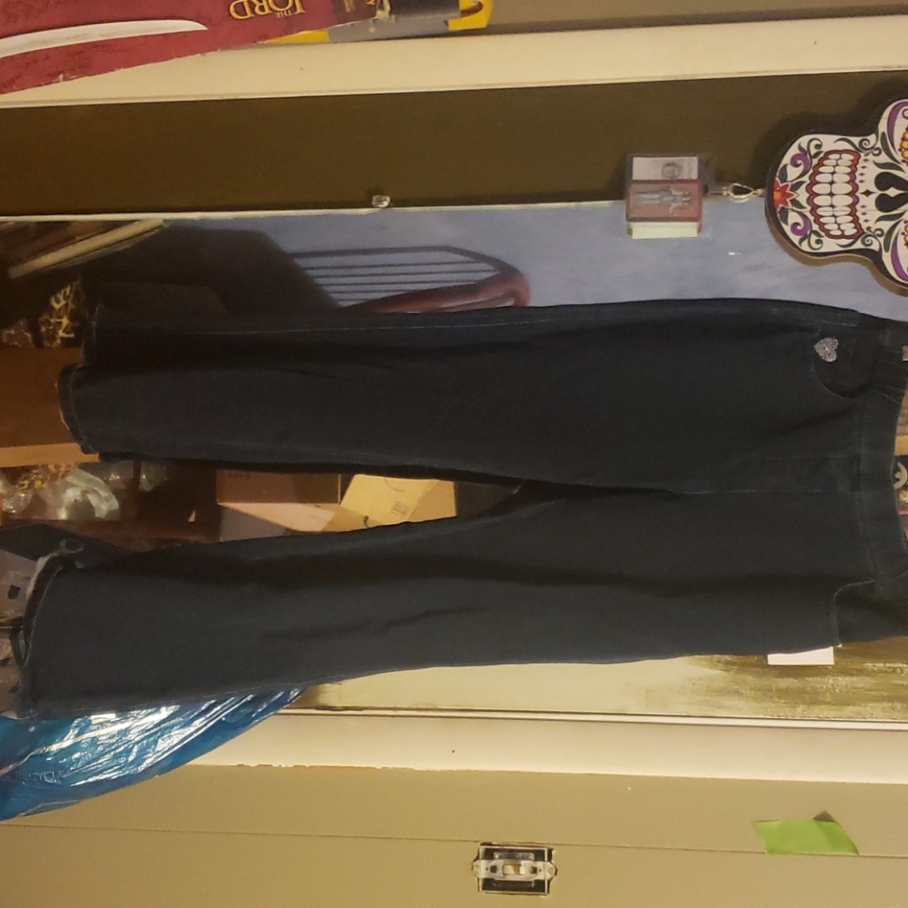 Straight leg stretchy jeans